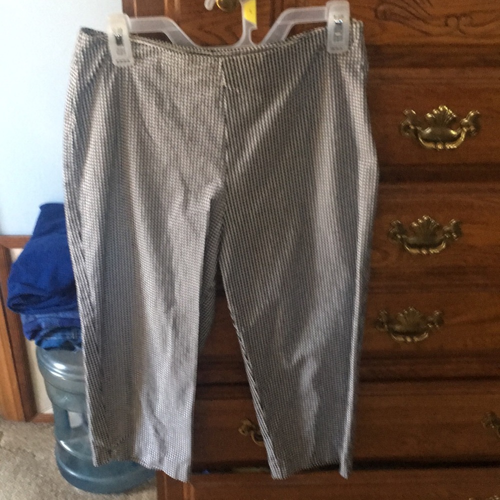 Capri pants